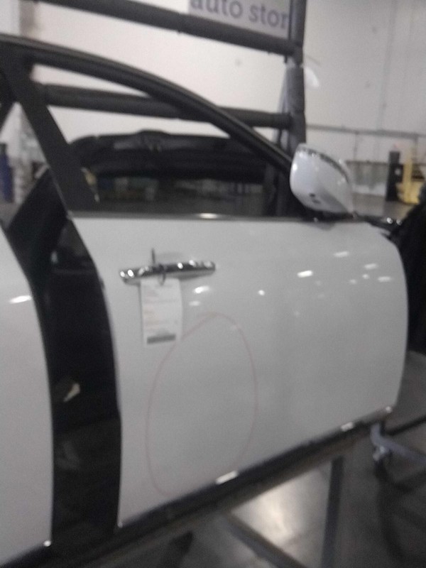 2015 Hyundai Equus Right Front Door White OEM 421721 82k Miles