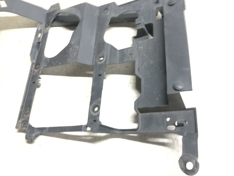 00-06 Chevrolet Suburban Passenger Right Head Light Head Lamp Bracket Assembly