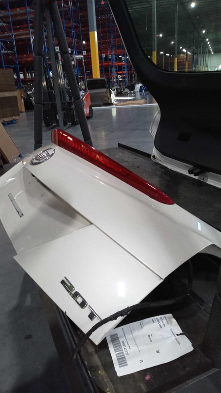 2014 Cadillac ATS White OEM Deck Lid Trunk Lid 22806598 102K Miles