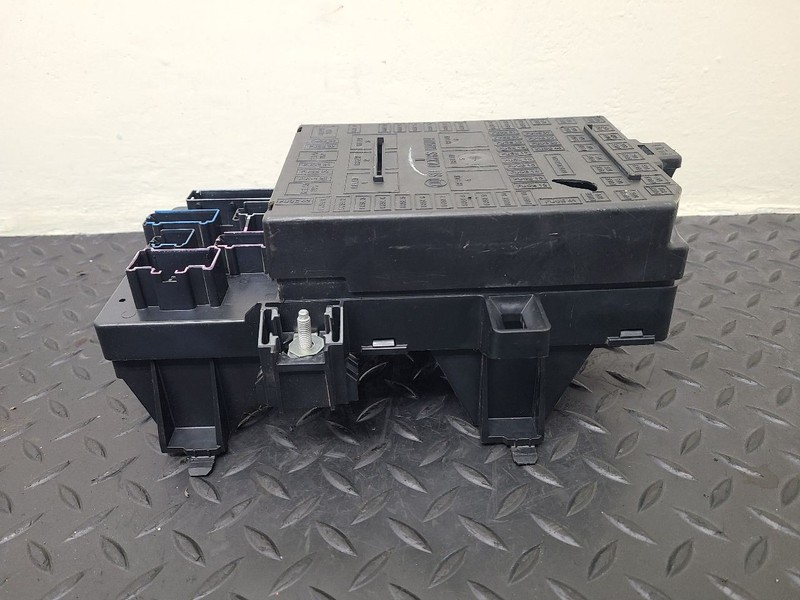 05-06 Ford Expedition Dash Fuse Junction Block OEM 5L1T-14A067-AC