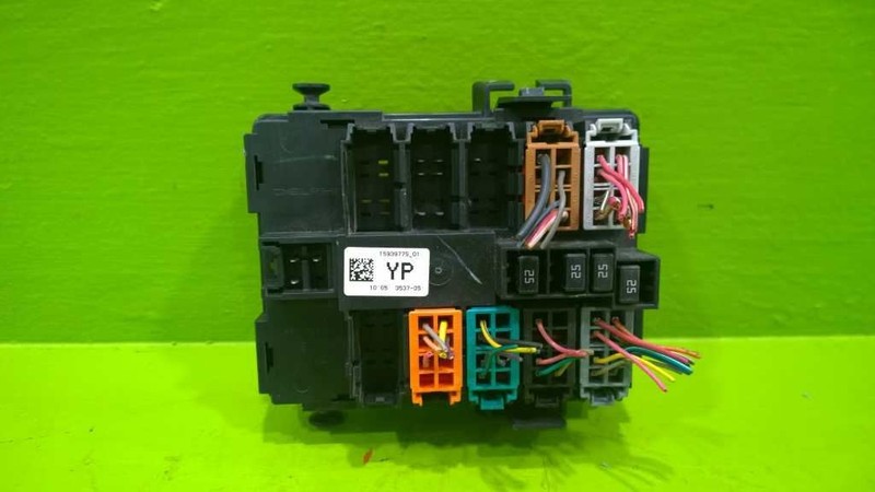 07 08 09 GMC YUKON XL 5.3L AT FUSE RELAY WIRING JUNCTION OEM 2578-6