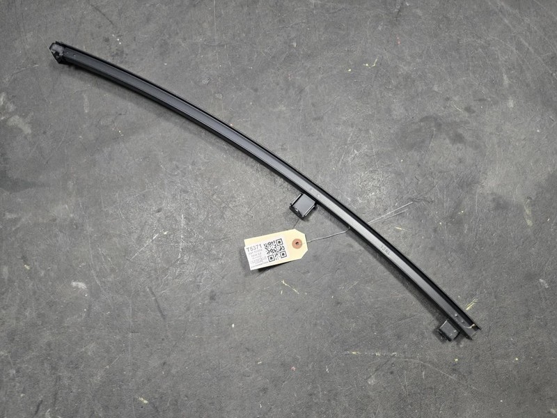Rear Left Door Window Sash 2021 Toyota RAV4 67408-0R050 2019 2020 2022 - 2025