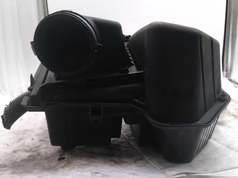 2003 Cadillac DeVille Air Cleaner Assembly OEM Used 4.6L Grey 146K Miles