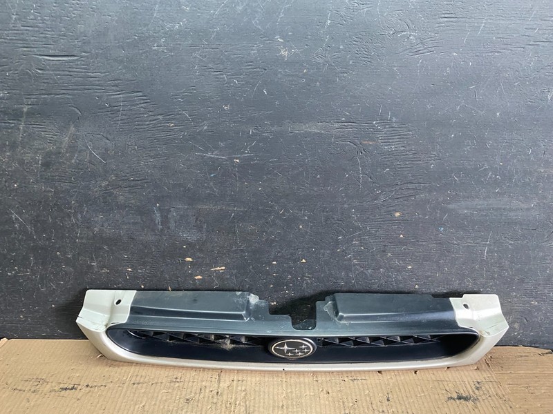 1996 Subaru Impreza Front Upper Grille Grill Q3383 DG