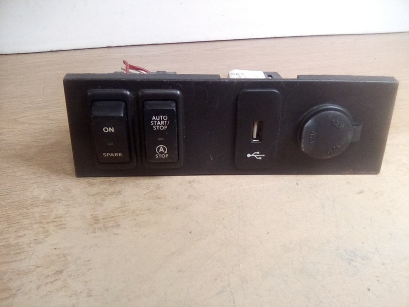 International LT 3765152 Switch Panel