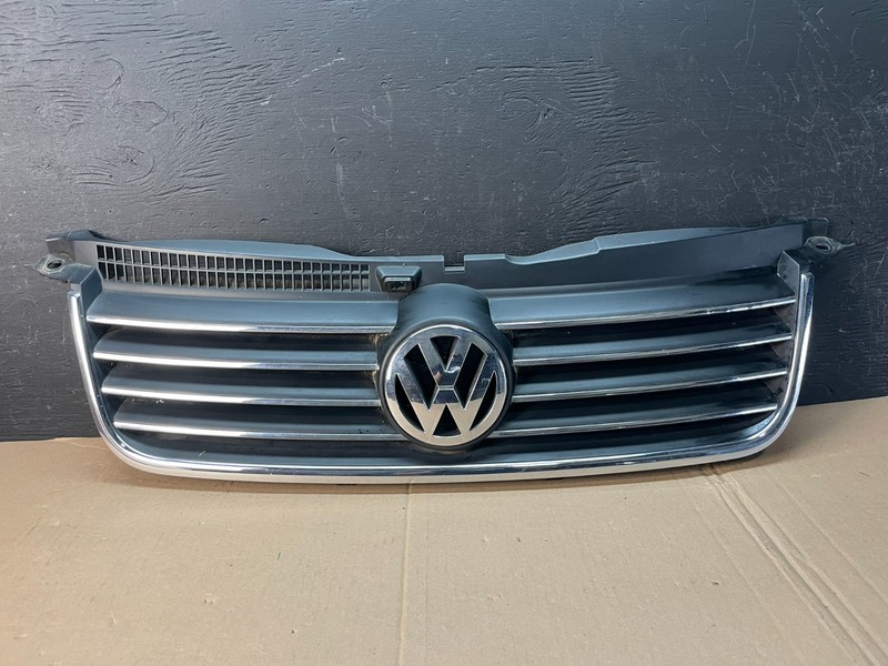 2001 to 2005 Volkswagen Passat Front Upper Grill Grille Oem AD8365 DG