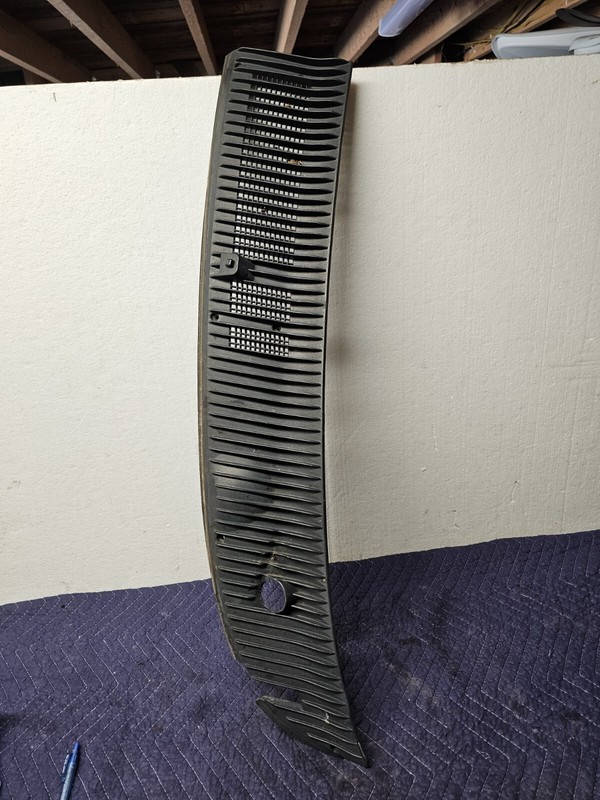 2003 Ford E350 Left Wiper Cowl