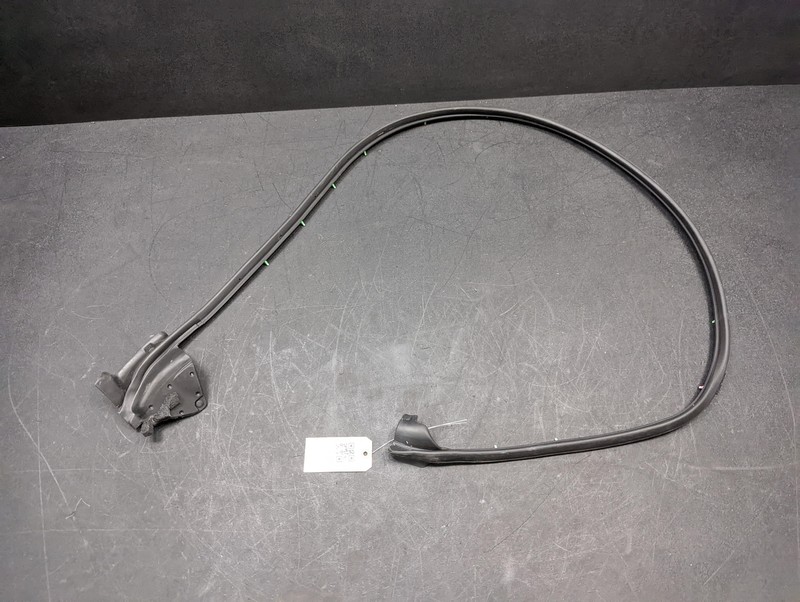 Front Right Door Weatherstrip Seal 2015 Lexus RC350 67861-24060 2016 2017 - 2021