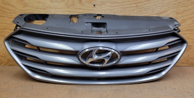 2017 2018 Hyundai Santa Fe Sport Front Bumper Grille W/Emblem 863514Z500 OEM