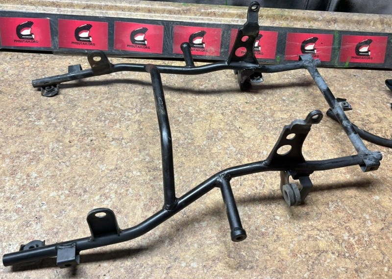 2001 Kawasaki ZG1000 Concours Oil Cooler Radiator Bracket Frame Mount ZG 1000
