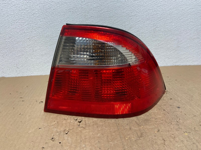 2002 to 2005 Saab 9-5 95 Right Passenger RH Side Tail Light AC0315 LK