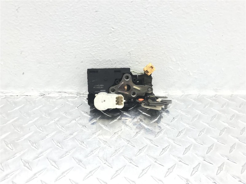 2004 GMC YUKON DRIVER DOOR LOCK ACTUATOR OEM