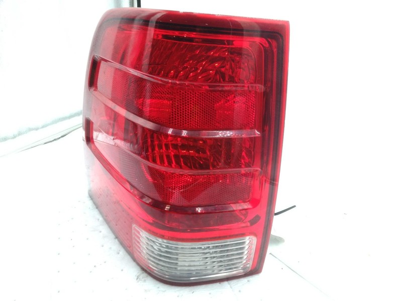 2006 Ford Expedition Left Tail Light Assembly Grey 119365 Used 125K Miles
