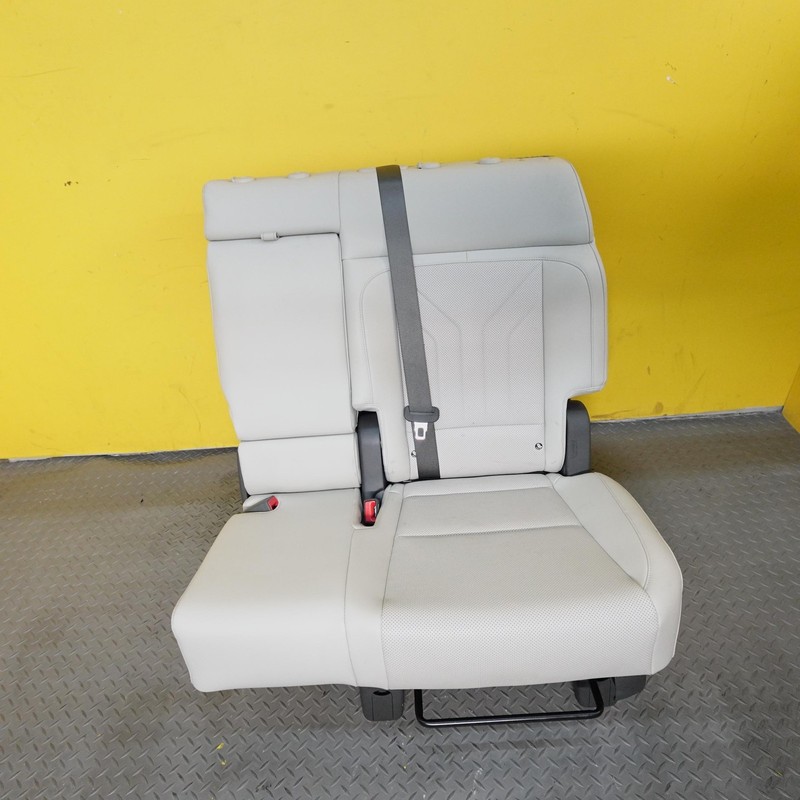 2024-2025 HYUNDAI SANTA FE LEFT REAR 2ND ROW SEAT WHITE OEM 89162R6000