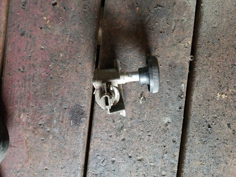 68 MERCEDES BENZ 230 W114 WINDOW VENT KNOB FRONT RIGHTOEM