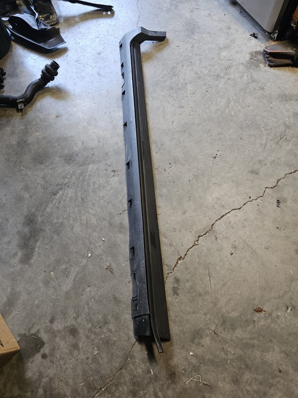 2015Ford Escape Right Rocker Panel Molding CJ54-S10154-ADW OEM