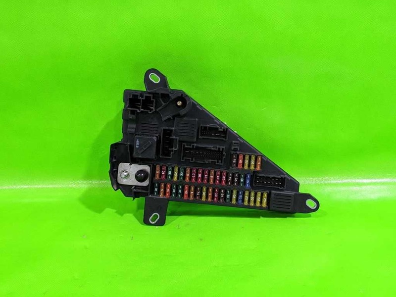 06-09 BMW 530i REAR INTERIOR TRUNK FUSE RELAY BOX OEM 4100-25