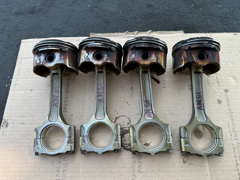 11-19 Nissan Versa 1.6L engine PISTON WITH CONNECTING ROD SET of 4 OEM