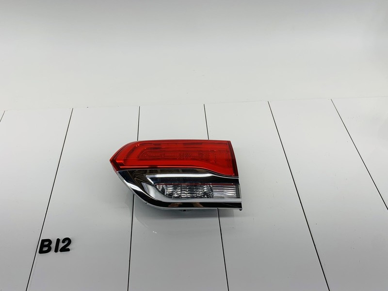 14-21 JEEP GRAND CHEROKEE REAR RIGHT LIFTGATE INNER TAIL LIGHT BRAKE LAMP OEM