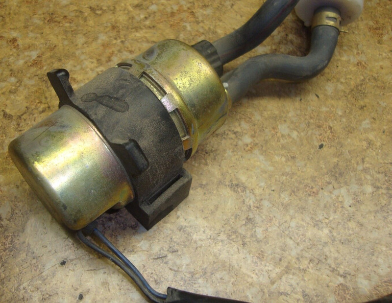 2004 Yamaha XVS650 XVS 650 A V Star Fuel Gas Pump Petrol Intake 04