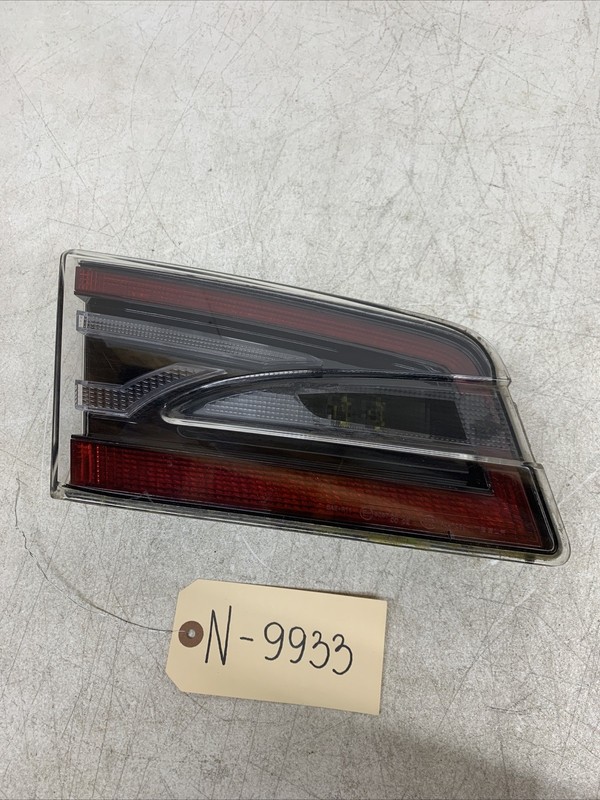 12-21 Tesla Model S Rear Left Liftgate Light Left Tail OEM 6005922-00-C 9933 B17