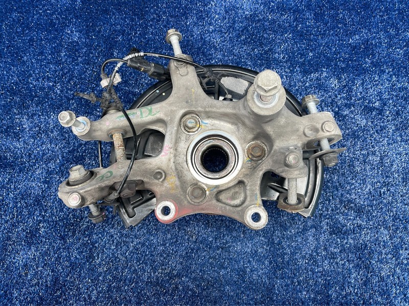 2016-2020 CADILLAC CT6 AWD LEFT DRIVER REAR SPINDLE KNUCKLE WHEEL HUB OEM