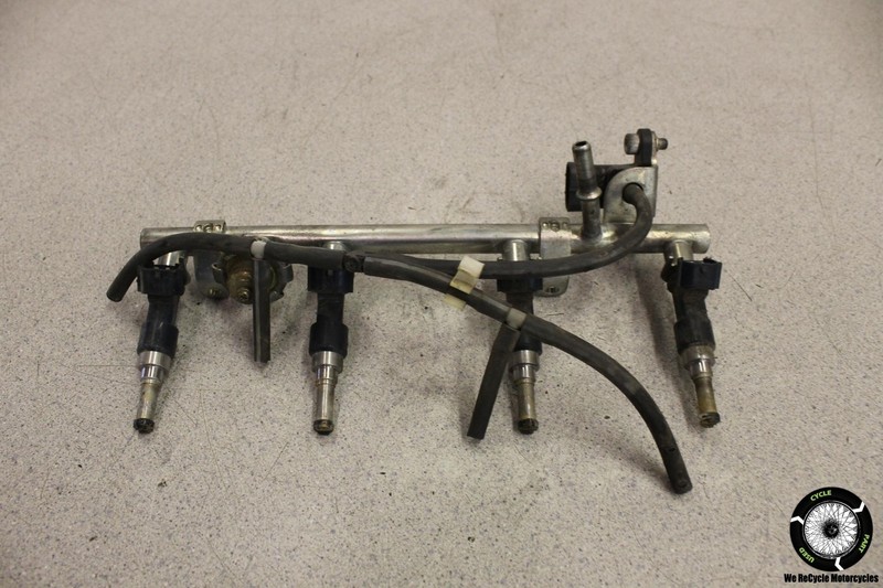 2007 Yamaha FZ1 MAIN FUEL INJECTORS FUEL RAIL HOLDER FZ 1 07