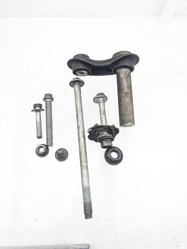 2006-2008 BMW 750Li Rear Passenger Suspension Control Arm Hardware Bolts