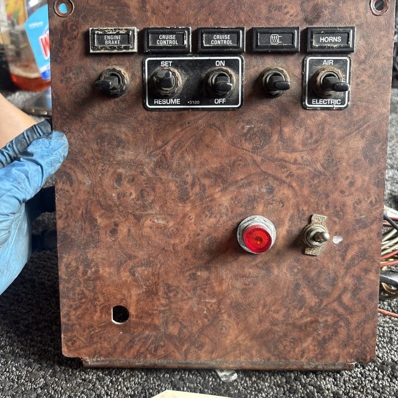 KENWORTH T300 PANEL W SWITCHES S64-1080