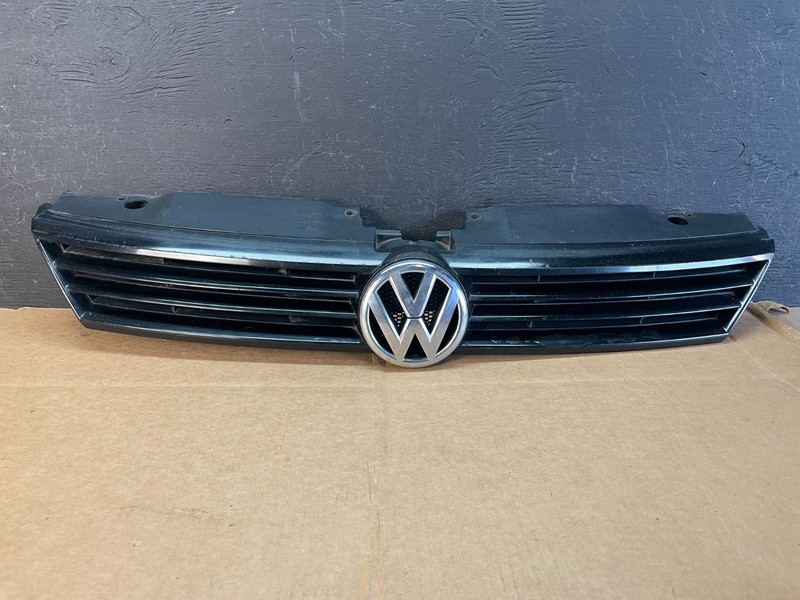 2011 to 2014 Volkswagen Jetta SedanFront Upper Grille Grill OEM AE0835 DG