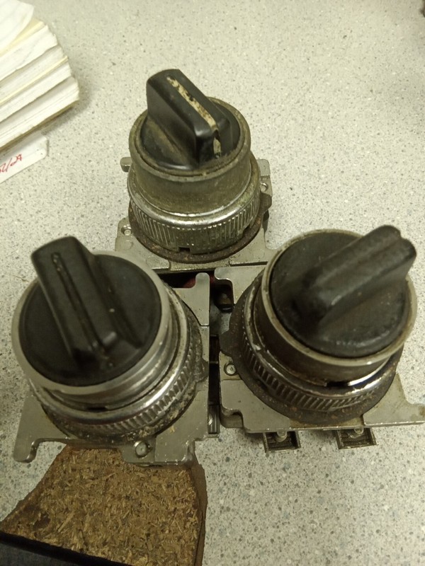 Cuttler-Hammer Cam Code No. 5 600V Max Push Button LOT OF 3