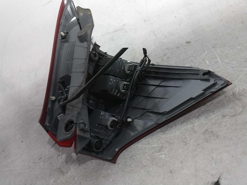 Used Right Upper Tail Light Assembly fits: 2015 Honda Cr-v upper Right Upper Gra