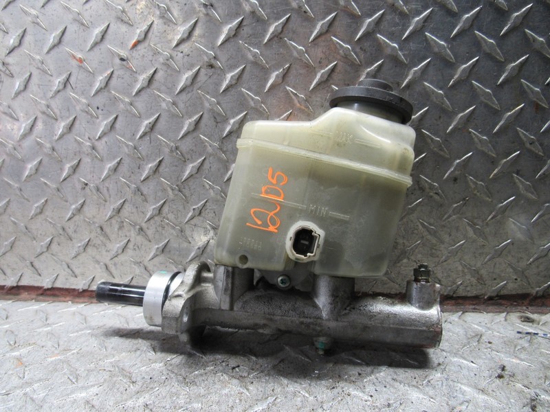 2002-2006 TOYOTA CAMRY BRAKE MASTER CYLINDER W/O STABILITY CONTROL US MARKET