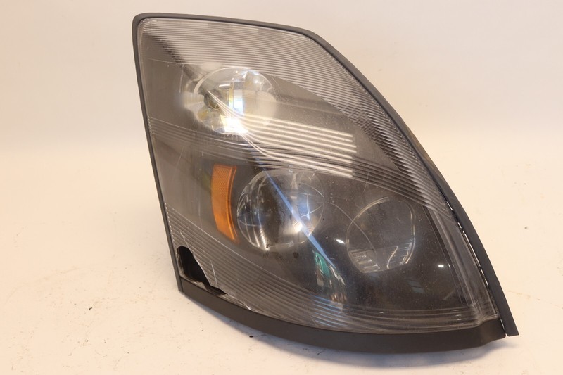 2004-2018 VOLVO VNL 670 FRONT RIGHT PASSENGER SIDE HEADLIGHT HEDALAMP OEM