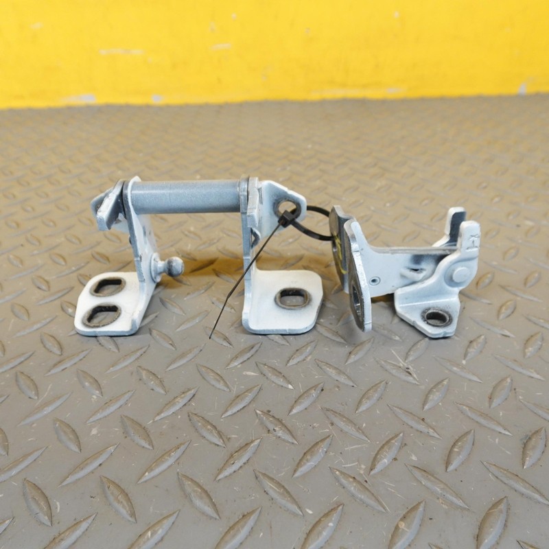 2016-2020 TESLA MODEL X FRONT LEFT SIDE DOOR HINGE UPPER LOWER OEM