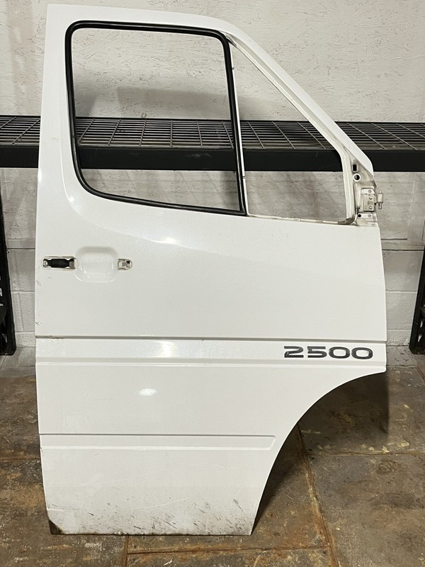 02-06 Mercedes Dodge Sprinter T1N Front Right Passenger Door Panel