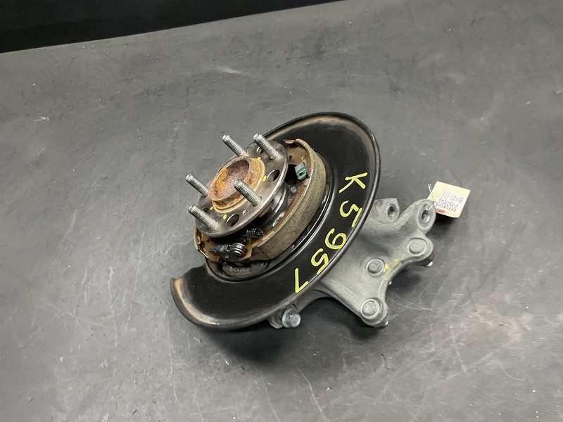 Rear Left Suspension Knuckle w/ Hub 2018 Kia Sportage 52710-D3100 2017 - 2022