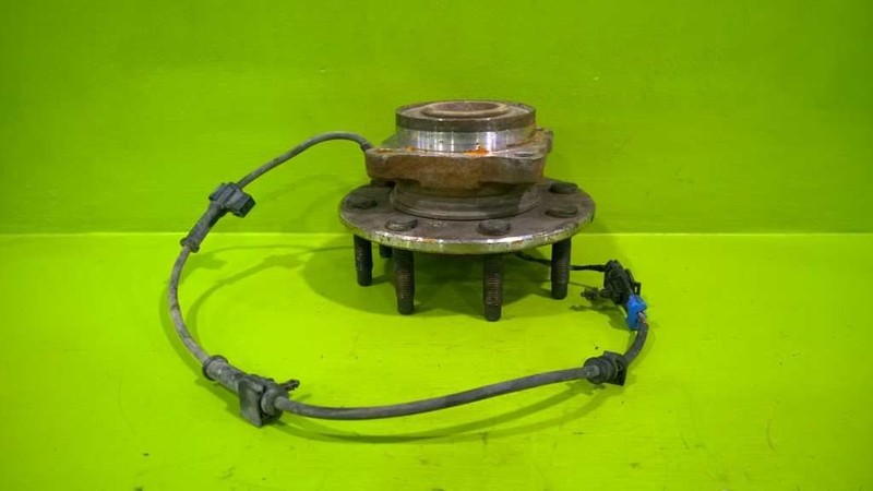 01 02 03 04 05 GMC SIERRA 1500HD FRONT WHEEL HUB OEM 3105-16