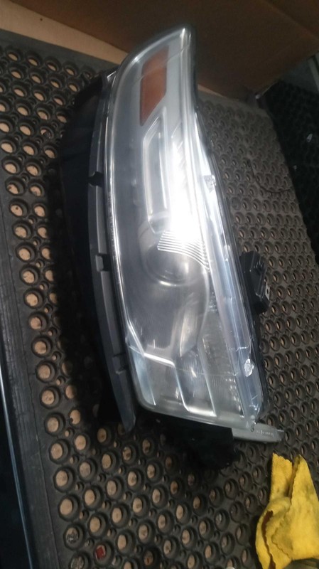 2013 Ford Taurus Right Headlight Assembly Black FOGGY 140K Miles OEM 706346