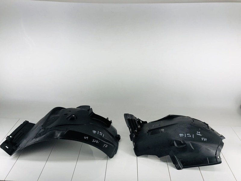 09-12 BMW 328I E90 FRONT RIGHT FORWARD & REARWARD LINER SPLASH GUARD #151 OEM