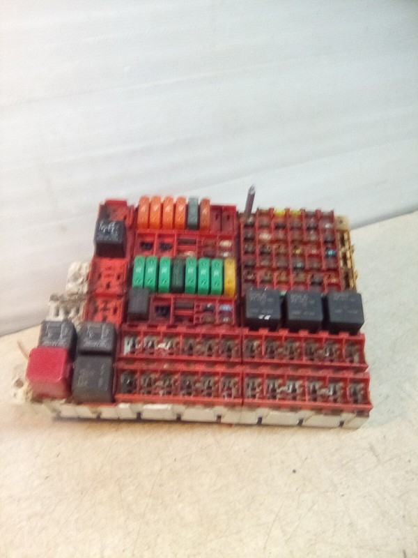 1998 Kenworth T2000 Fuse Relay Block