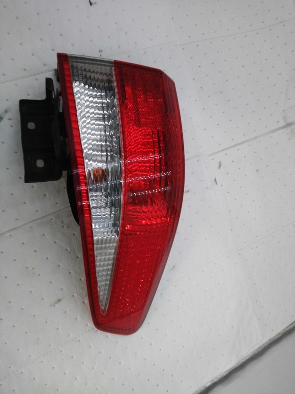 2003-2004 Honda Accord Right Tail Light Assembly OEM Used 57901 4DR SED