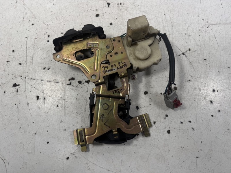 99-04 Acura RL Trunk Latch OEM