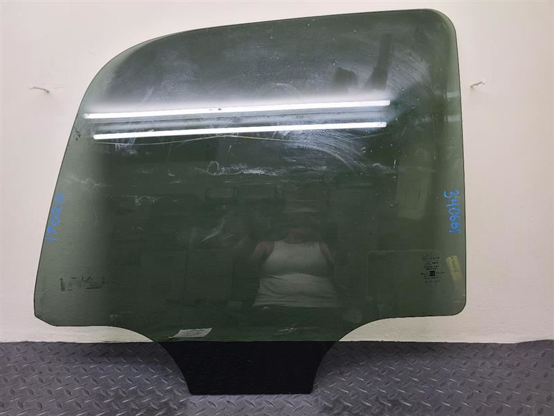 00-06 Chevrolet Tahoe Rear Right Passenger Door Glass W/ Privacy OEM15181072
