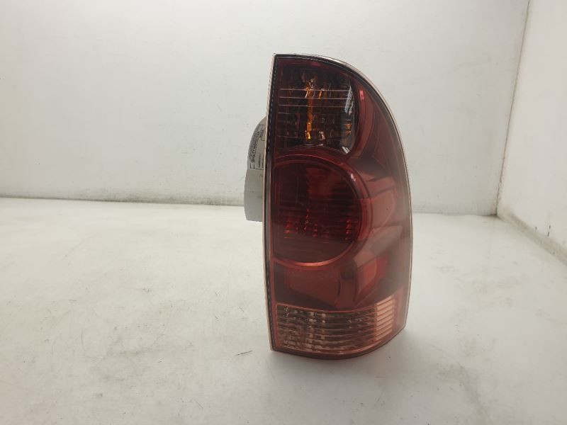 70-71 PLYMOUTH VALIANT PASSENGER SIDE REAR RIGHT TAIL LIGHT ASSEMBLY