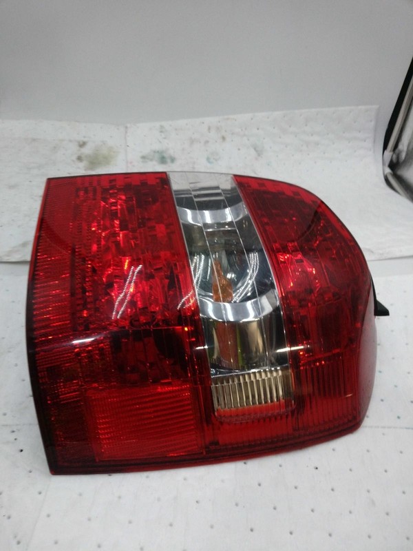 2006 Toyota Highlander Right Tail Light Assembly - Used, White, 235K Miles