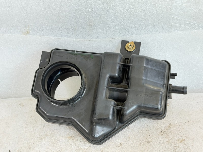2002-2003 Nissan Maxima Air Intake Inlet Duct Tube To Throttle 16576-5Y700