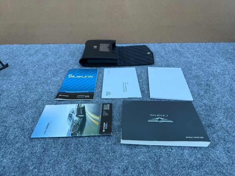 HYUNDAI GENESIS SEDAN 2015-2016 OEM OWNERS MANUAL BOOK BOOKS SET