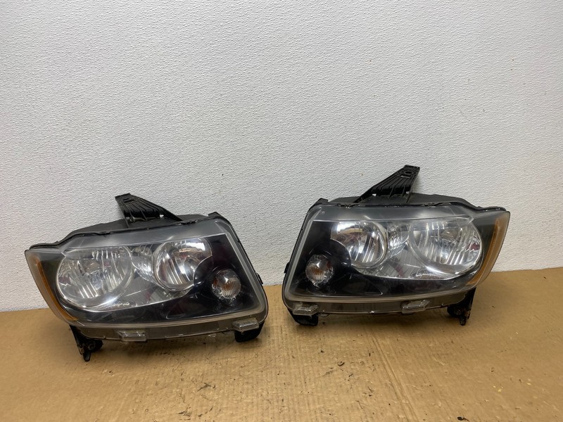 2011-2013 Jeep Grand Cherokee Left+Right Halogen Headlights AC8122 DW