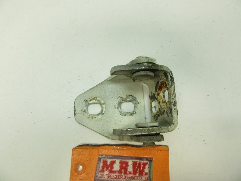 DOOR HINGE UPPER TOP SUPPORT BRACKET MOUNT LEFT L LH LF DRIVER 92-02 ELDORADO